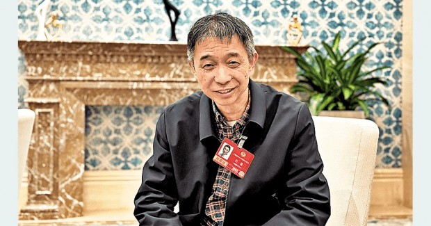  千億老闆變打工仔