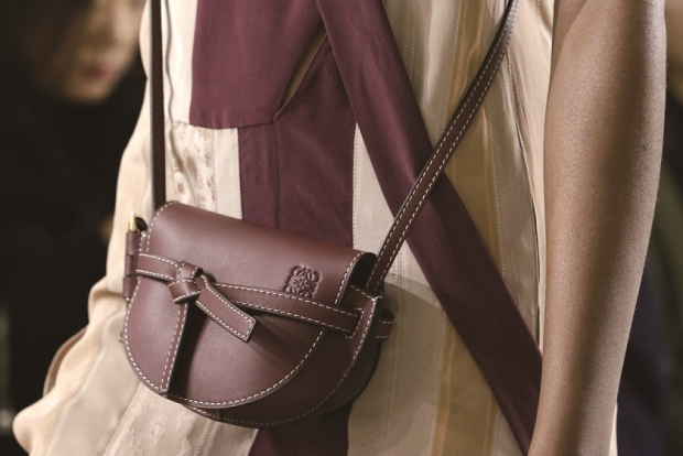 2018秋冬女裝：In Search of You---Cross Body